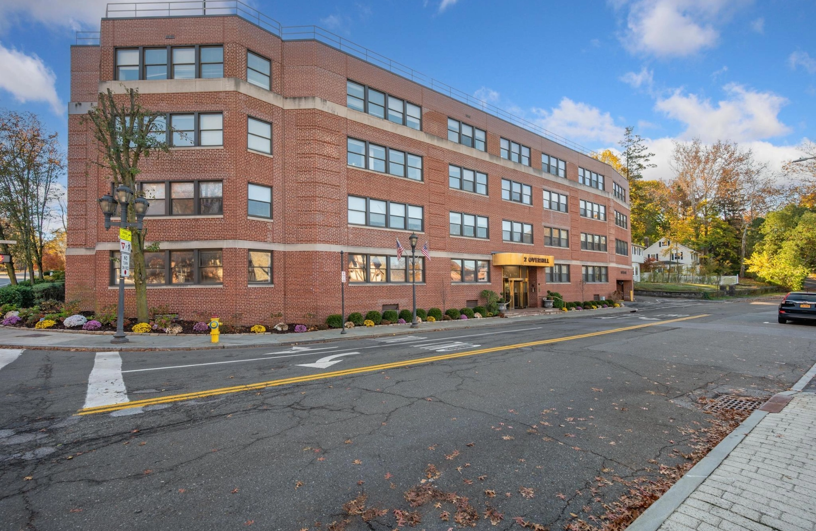 2-overhill-road-scarsdale-exterior-and-town-005@2x